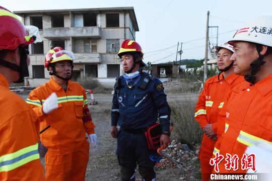通過此次演練，進(jìn)一步檢驗(yàn)了部隊(duì)實(shí)戰(zhàn)能力，增強(qiáng)了官兵自信心?！菈鄢?攝